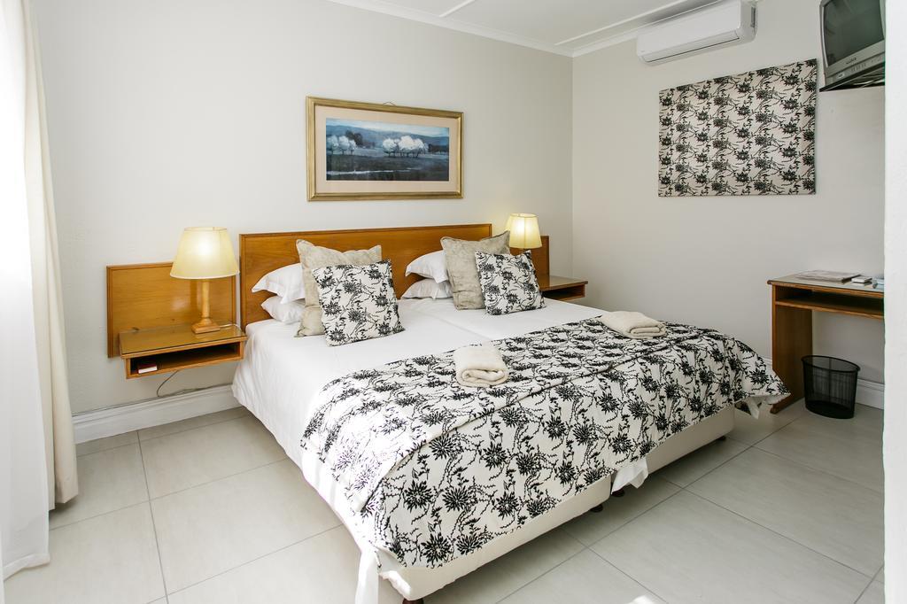 Wagon Wheel Country Lodge Beaufort West Exterior photo